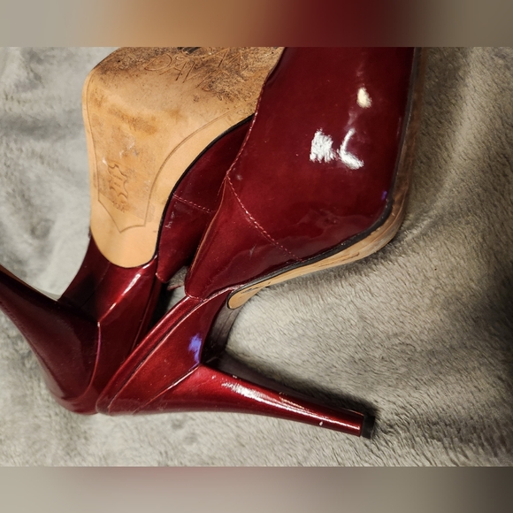 Heels at least 4 inches - Picture 4 of 6